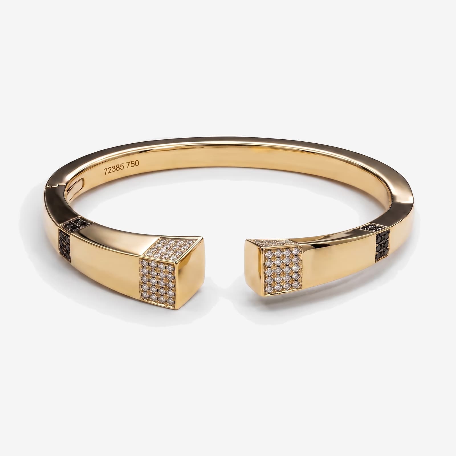 نمای از بالای النگوی کاف باز و مُهر ۷۵۰ داخل بدنه